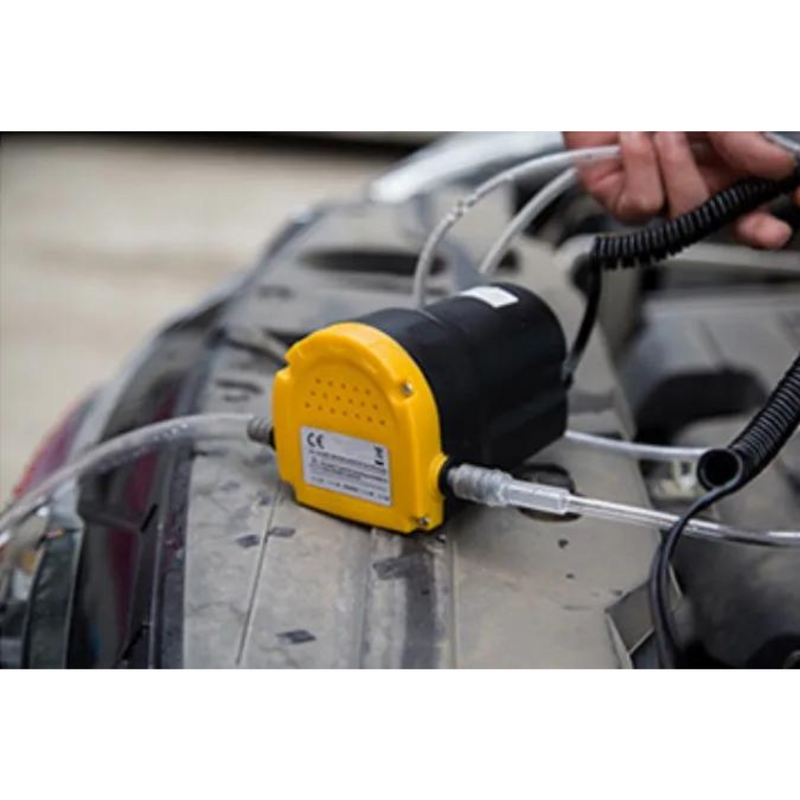 Load image into Gallery viewer, Streetwize | 12V Motor Oil Extractor Pump - Pumps
