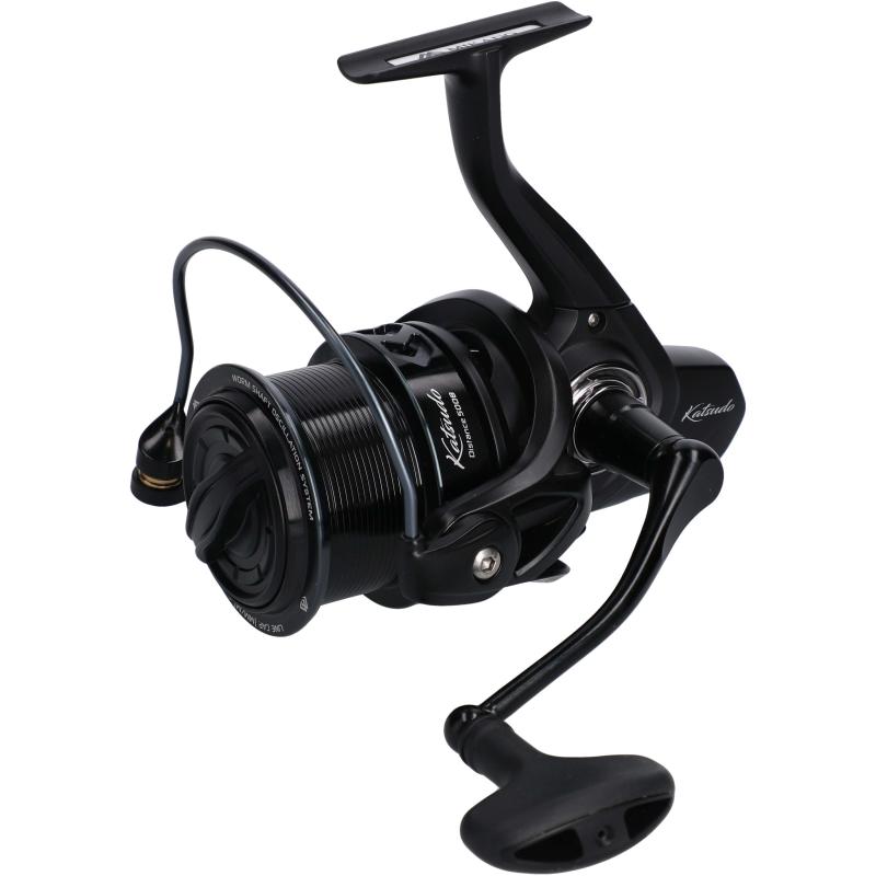 Load image into Gallery viewer, Mikado Katsudo Distance 5008 Spinning Reel. A black fishing reel with handle and spool shown.
